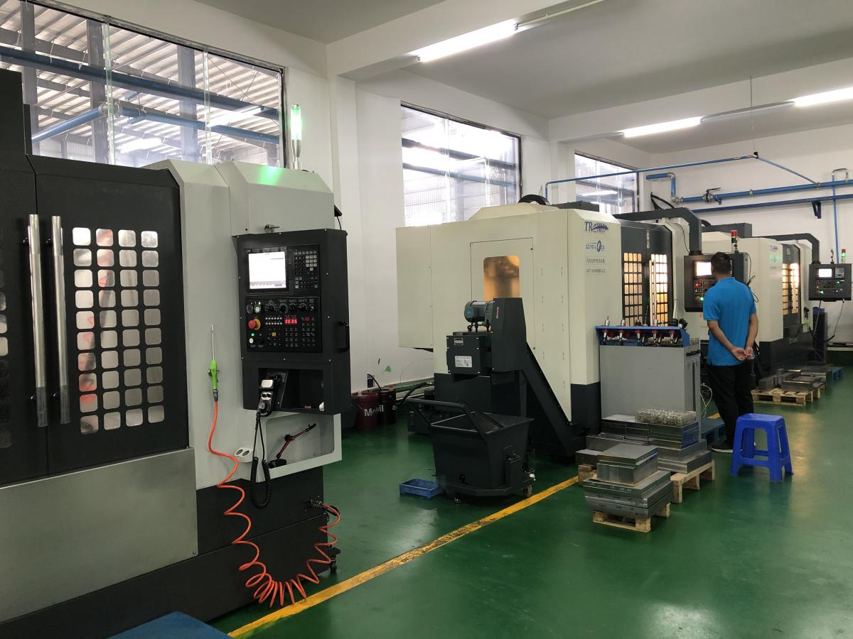 電腦鑼加工中心車間
